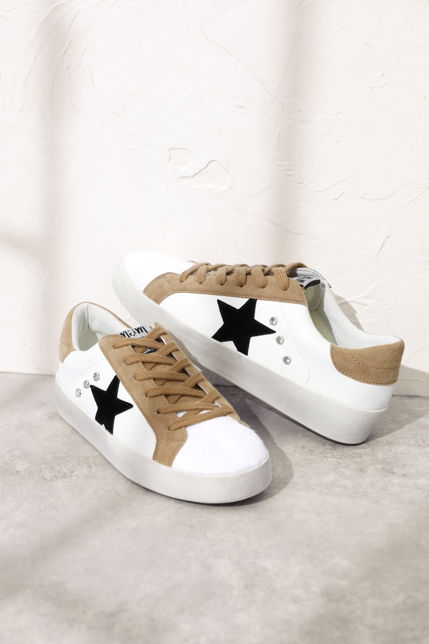 BRADY SNEAKERS