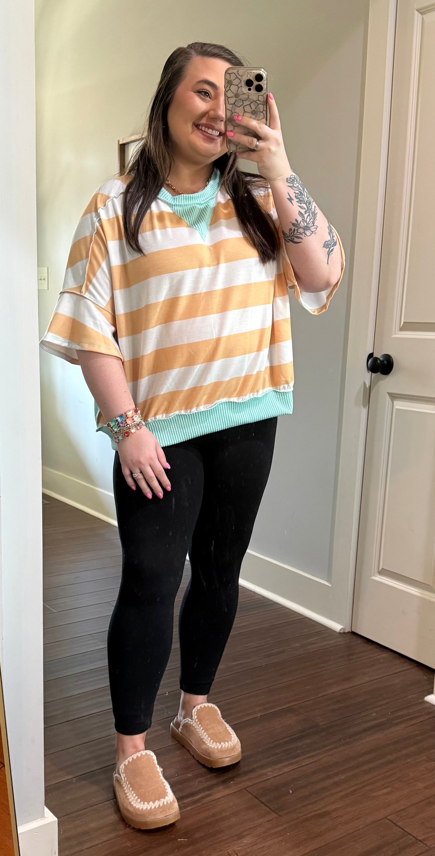 LOOSE FIT FLUTTER SLEEVE **REGULAR AND CURVY SIZES**