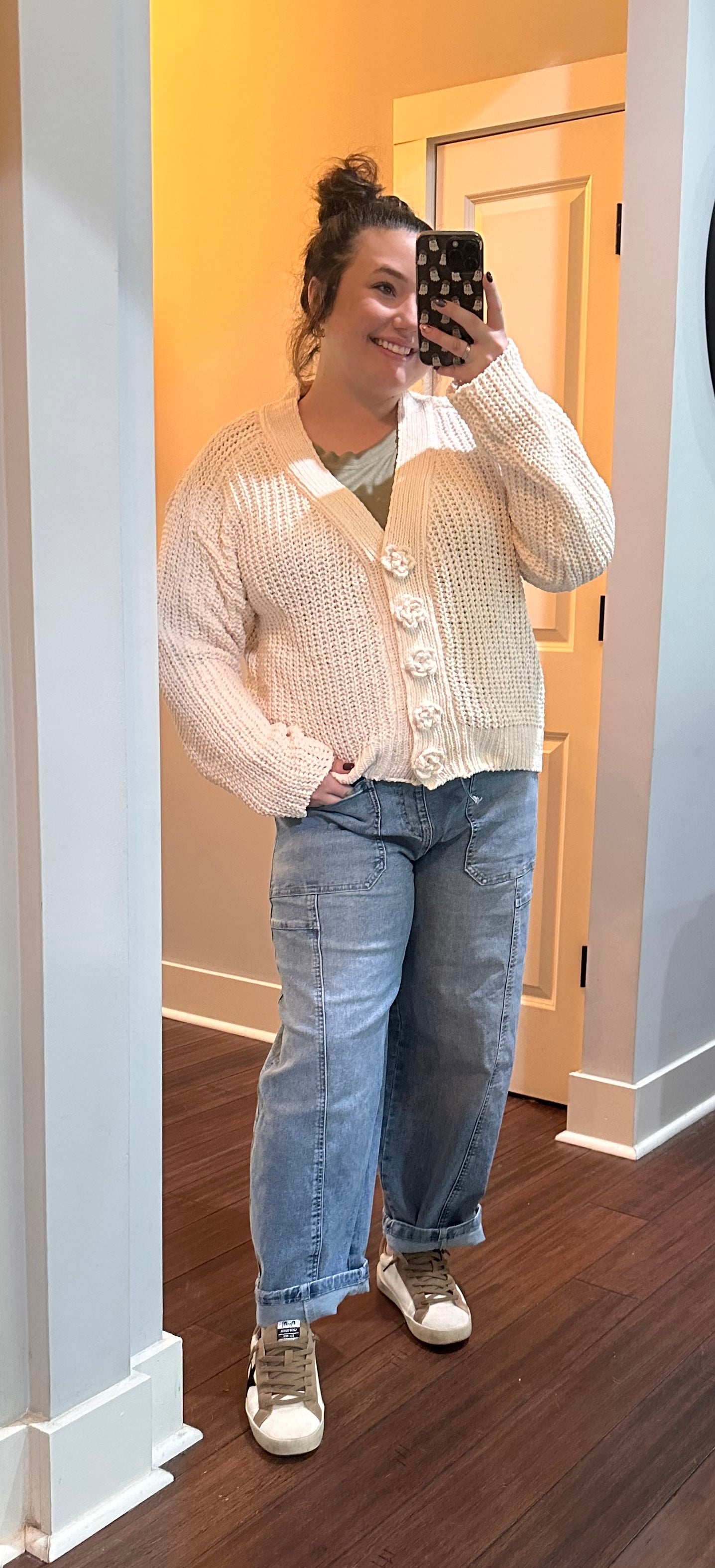 FLOWER BUTTON CARDIGAN