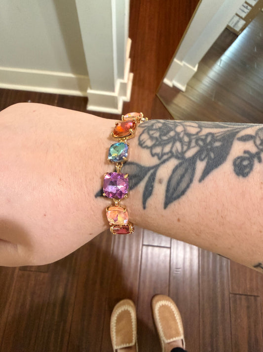 CUSHION CUT GLASS CRYSTAL BRACELET WITH CLASP