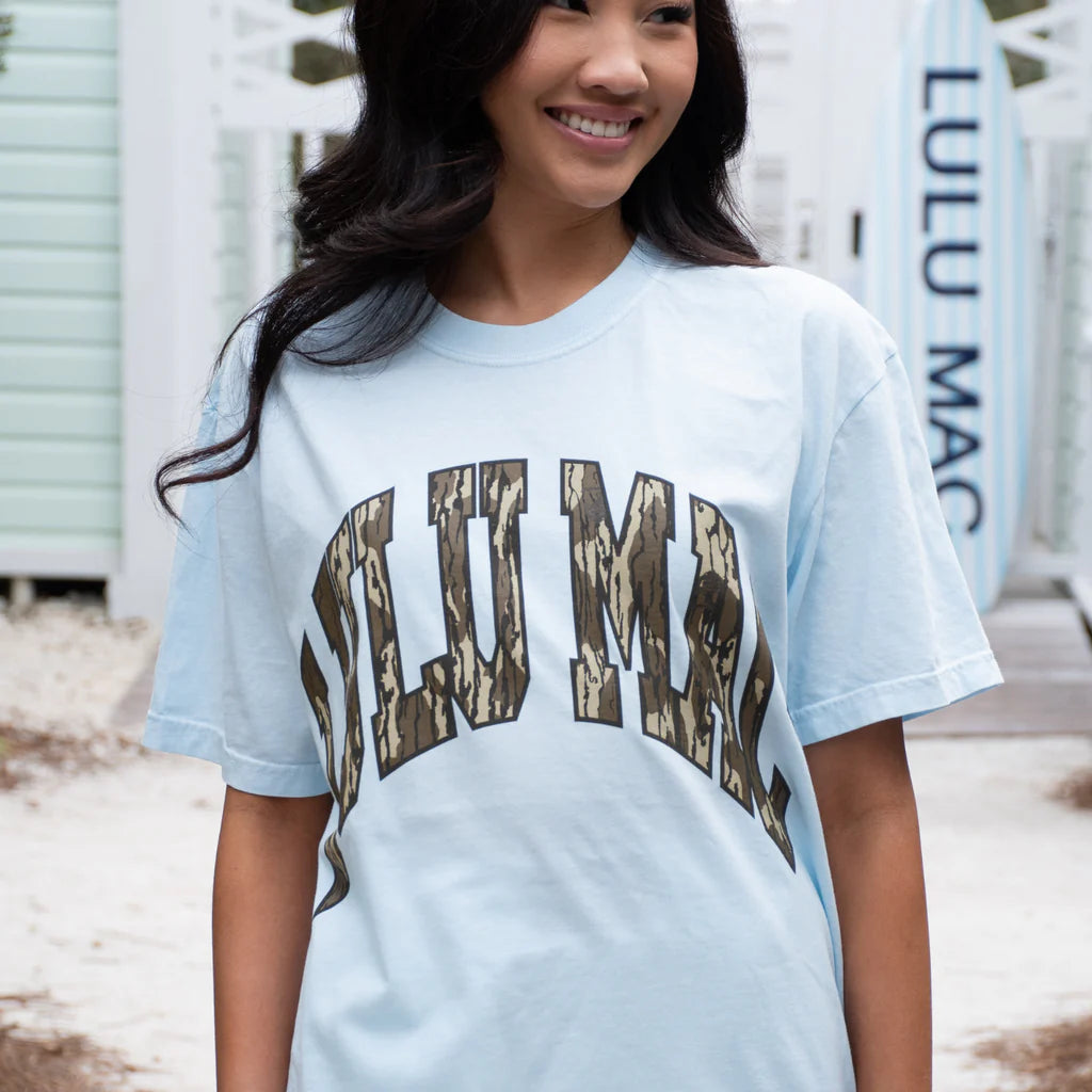 LULU MAC MOSSY OAK TEE