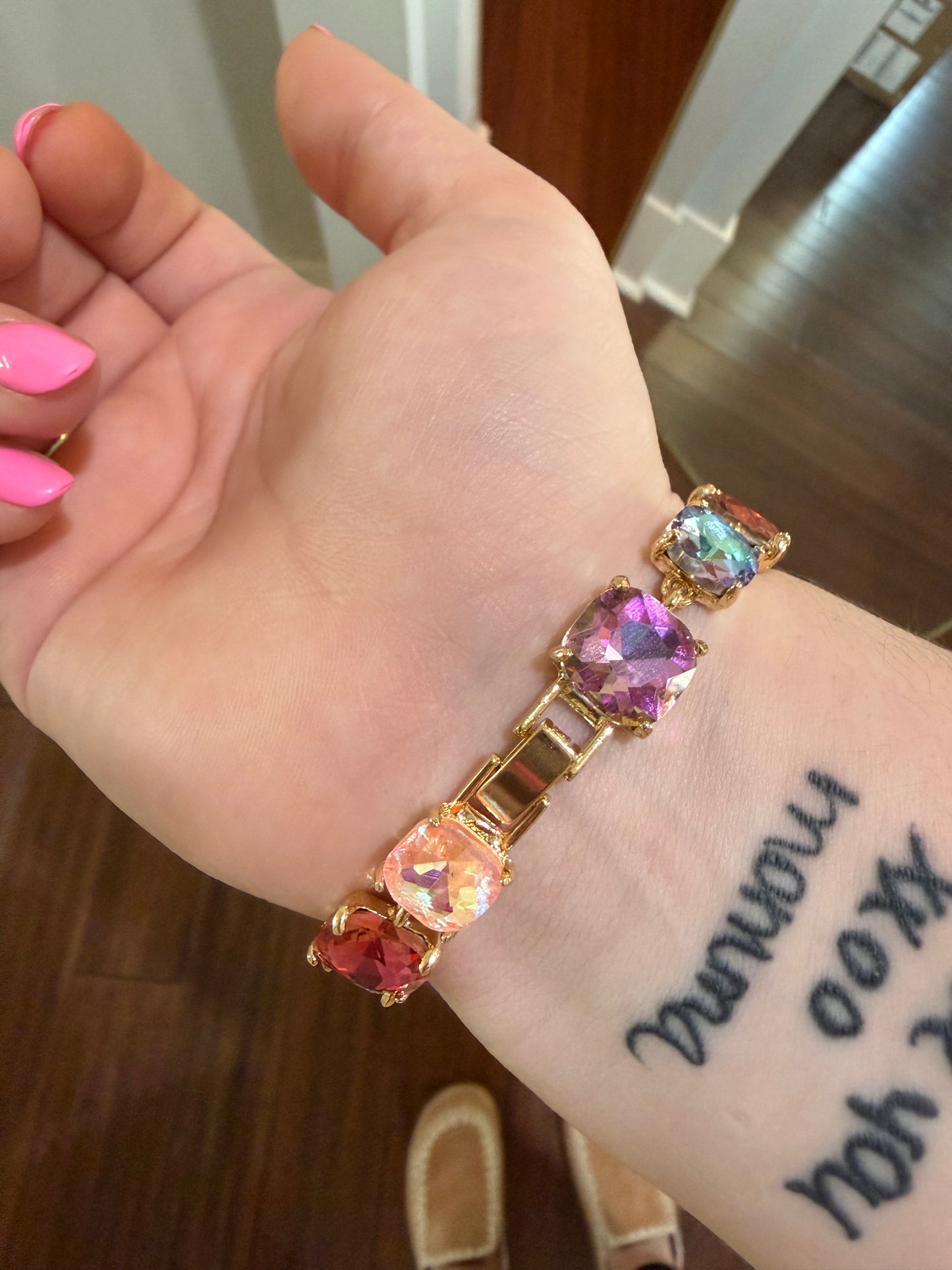CUSHION CUT GLASS CRYSTAL BRACELET WITH CLASP